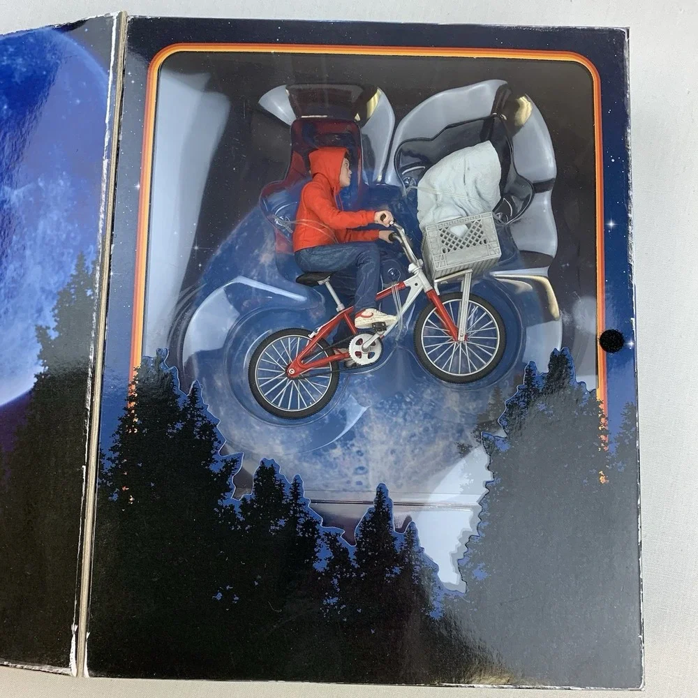 NECA E.T The‎ Extra-Terrestrial 40th Anniversary Elliott and E.T. on Bicycle Set